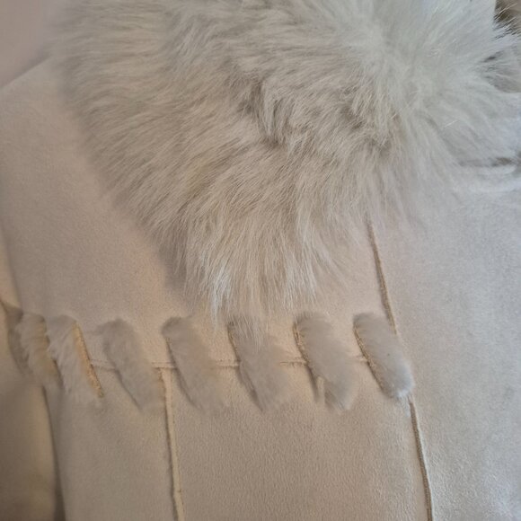 Novelti Women White Faux Shearling Fur Coat Size M Luxurious Soft - Picture 3 of 5